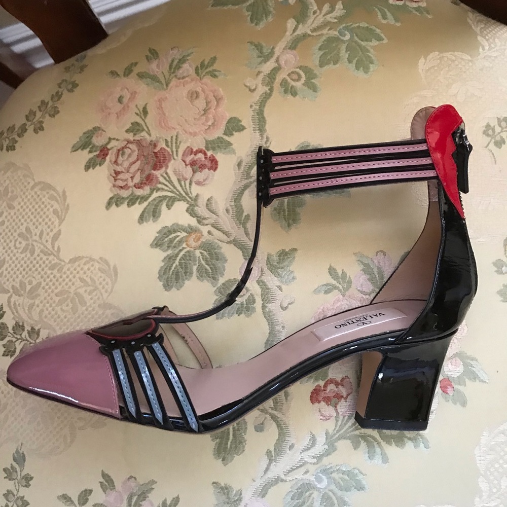 Valentino shoes size 37 new without box
